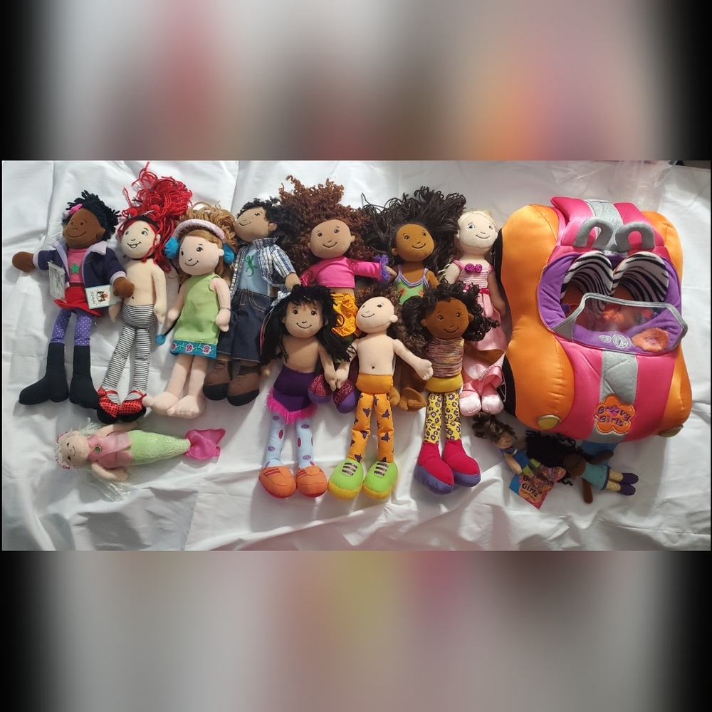 : 14 pc bundle lot Groovy girls manhattan toy Dolls and car